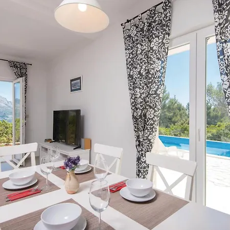 Сasa de vacaciones Three-bedroom In