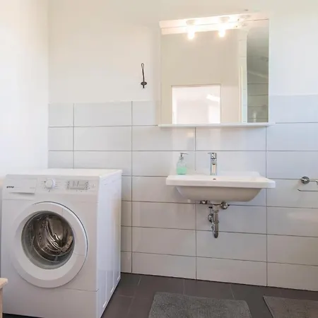 Three-bedroom In Zrnovo