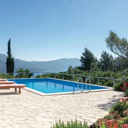 Сasa de vacaciones Three-bedroom In