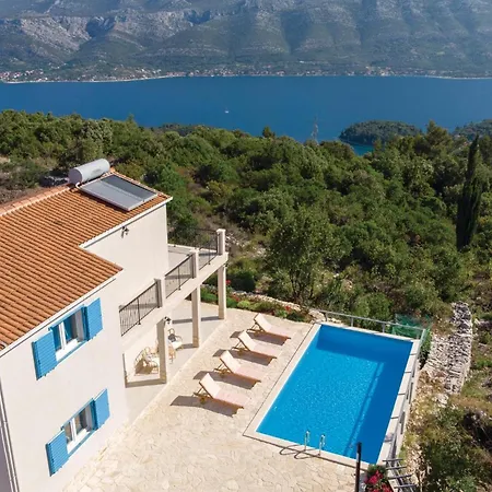 Three-bedroom In Сasa de vacaciones Zrnovo