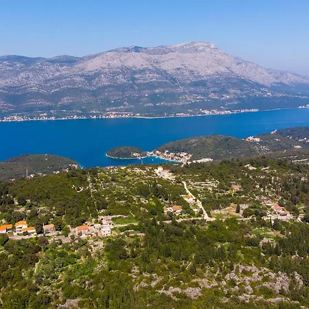 Three-bedroom In * Zrnovo