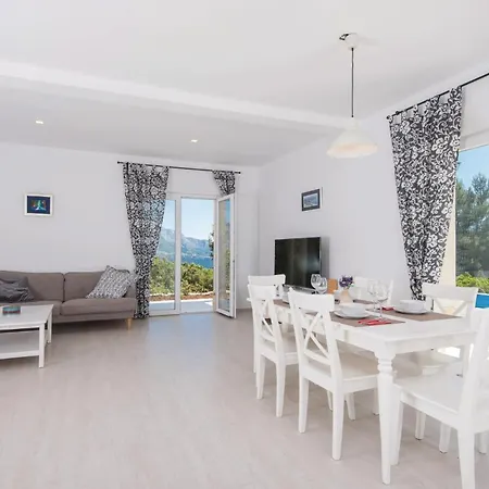 Сasa de vacaciones Three-bedroom In