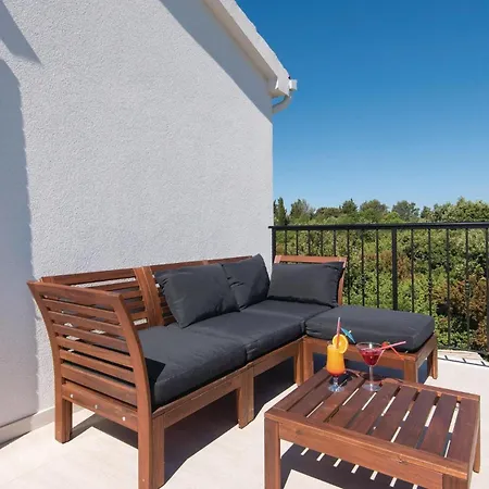 Three-bedroom In Сasa de vacaciones Zrnovo